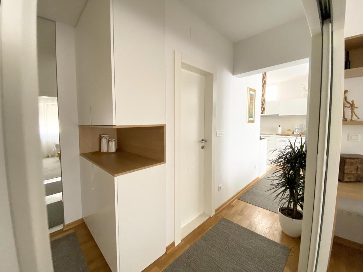 White 5 Lägenhet Split Exteriör bild